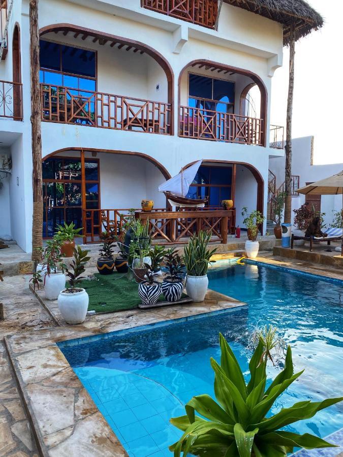 Utulivu Hotell 3*
